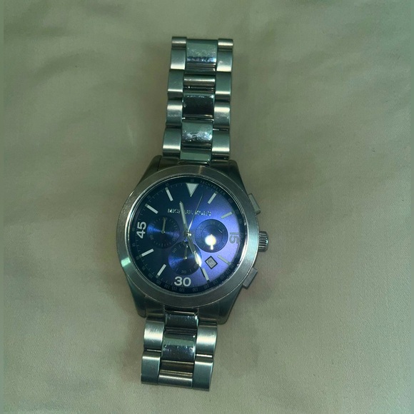 MENS MICHAEL KORS-MK-WATCH. SILVER. BLUE CENTER. VERY NICE GENTLY USED - Picture 2 of 6